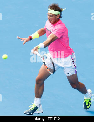 Melbourne, Australia. 25 gennaio, 2015. Terzo seme Rafael Nadal (ESP) in azione in un quarto round il match contro il xiv seme Kevin Anderson (RSA) il giorno sette del 2015 Australian Open Grand Slam torneo di tennis a Melbourne Park a Melbourne, Australia. Sydney bassa/Cal Sport Media. Nadal ha vinto 7-5 6-1 6-4 © csm/Alamy Live News Foto Stock