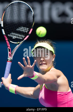 Melbourne, Australia. 25 gennaio, 2015. Eugenie Bouchard del Canada compete durante il singolare femminile quarto round match contro Irina-Camelia Begu di Romania presso l'Australian Open Tournament a Melbourne, Australia, 25 gennaio, 2015. Bouchard ha vinto 6-1 5-7 6-2. © Bai Xue/Xinhua/Alamy Live News Foto Stock