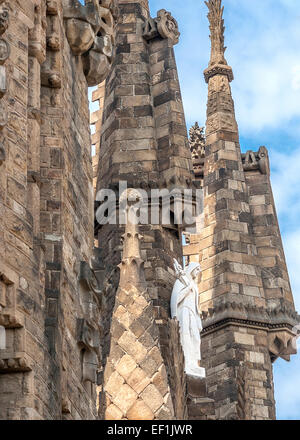 In Spagna, in Catalogna , Barcellona. Redentiva Sagrada Familia . Gruppo scultoreo sul racconto biblico sulla facciata del tempio. Foto Stock