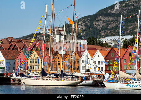 Bryggen vista per il famoso Tall Ship Race a Bergen, 2014 Foto Stock