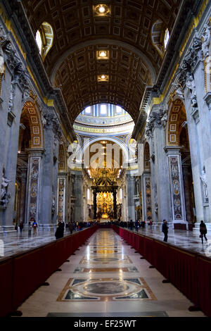 All'interno della Basilica di San Pietro, Roma, Italia Foto Stock