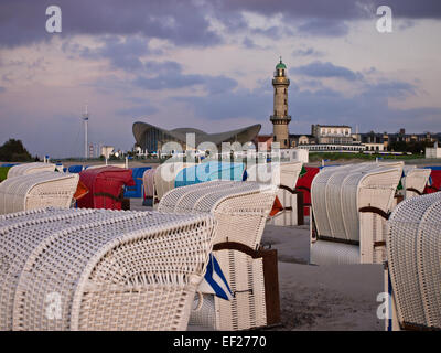 Sera Sulla riva del Mar Baltico in Warnemuende (Germania) Foto Stock