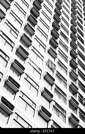 Parte di un alto edificio urbano Foto Stock