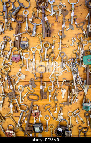 I tasti sul display al Marché aux Puces de Saint-Ouen, il famoso Mercato delle Pulci, Parigi Francia Foto Stock