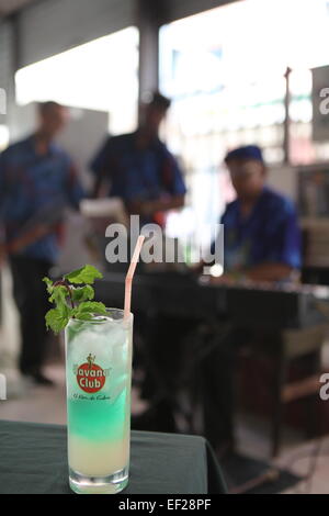 Mojito in un vecchio bar Havana, Cuba Foto Stock