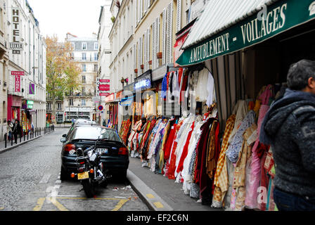 Negozi di tessili su Rue Seveste, Parigi, Francia. Foto Stock