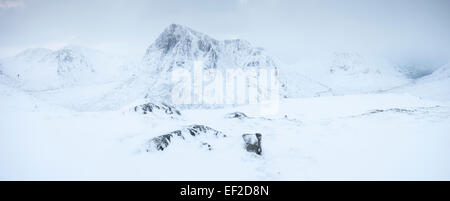 Vista panoramica di Buachaille Etive Mor e Glencoe da Beinn un' Chrulaiste, Highlands scozzesi, Scozia Foto Stock