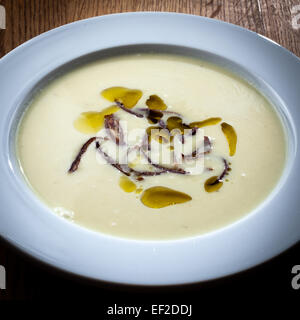 Zuppa di cavolo Sweethart sul tavolo da cucina Foto Stock