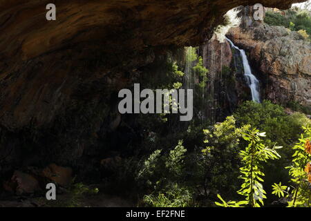 Tulbagh cascata visto da una sporgenza di roccia Foto Stock