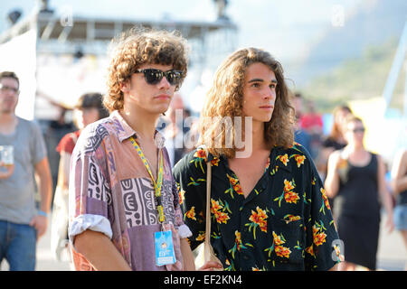 BENICASSIM, Spagna - 19 Luglio: Hipsters (gente moderna) dal pubblico al FIB Festival il 19 luglio 2014 a Benicassim, Spagna. Foto Stock