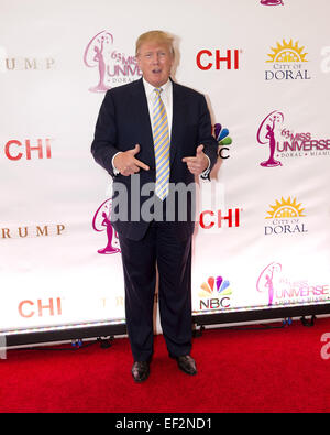 Doral, FL, Stati Uniti d'America. 25 gennaio, 2015. Miami, FL - 25 Gen: Donald Trump assiste la 63a edizione annuale di Miss Universo Pageant tenutasi al Trump National Doral Miami su gennaio 25, 2015 a Miami, FL. Credito: Andrea, Patrono/ZUMA filo/Alamy Live News Foto Stock