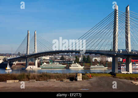 Portland Oregon nuovo Tilikum crossing e ponte pedonale in costruzione. Foto Stock