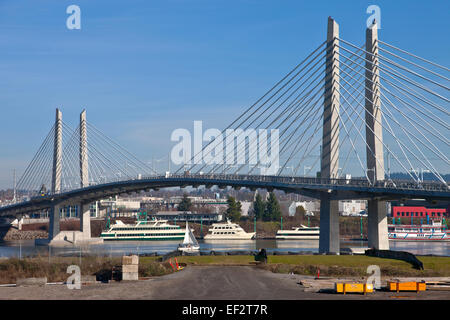 Portland Oregon nuovo Tilikum crossing e ponte pedonale in costruzione. Foto Stock