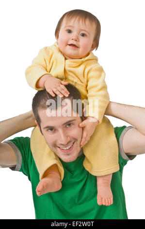 Padre figlio che porta sulle sue spalle Foto Stock