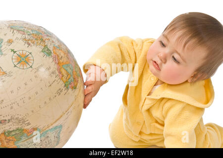 Bambini che toccano un globo immagini e fotografie stock ad alta  risoluzione - Alamy