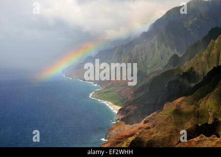 Arcobaleno e la Costa Napali, Kauai Foto Stock