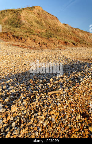 Grange lombata, Isle of Wight, convoglia acqua di ruscello Buddle Brighstone vicino al mare adiacente alla Grange Farm e passo di vacanza Foto Stock