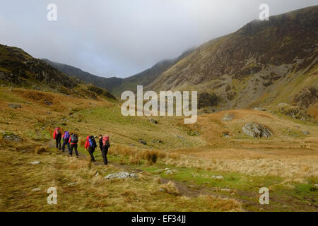 Camminare su Cadair Idris in inverno Foto Stock