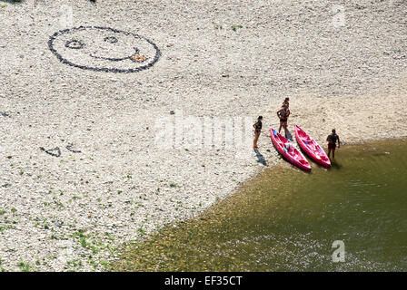 Kayak nelle Gorges de l'Ardèche Ardeche River Gorge, Provenza, Francia Foto Stock