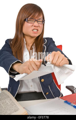 Frustrato studente adolescente sistemando i suoi compiti Foto Stock