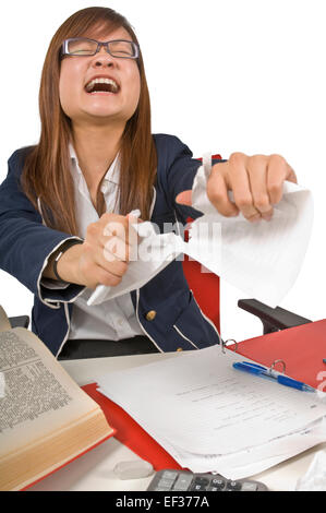 Frustrato studente adolescente sistemando i suoi compiti Foto Stock