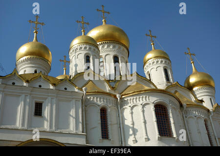 Cupole dorate dell'Annunciazione Cattedrale del Cremlino di Mosca, Russia Foto Stock