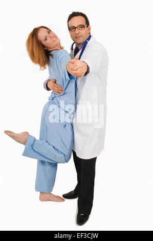 Medico e infermiere dancing Foto Stock