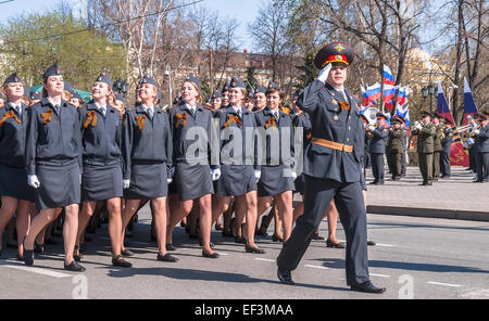 Le donne - cadetti dell'Accademia di polizia di marzo su parade Foto Stock