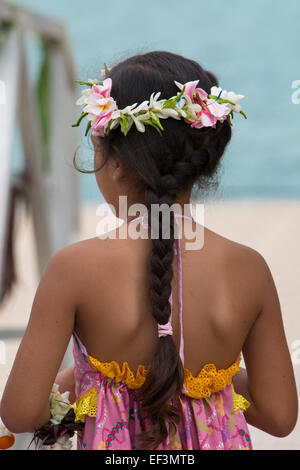 Polinesia francese Isole Gambier (aka Isole Mangareva), Isola di Mangareva, città di Rikitea. Tradizionale benvenuto lei. Foto Stock