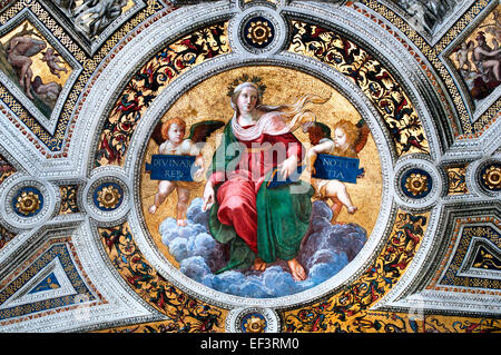 Il soffitto della Stanza della Segnatura 1508 Teologia Stanze di Raffaello (tanze di Raffaello) Raffaello Sanzio da Urbino 1483 - 1520 affresco appartamenti papali Vaticano Roma Italia Foto Stock