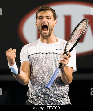 Melbourne, Australia. 25 gennaio, 2015. Decimo seme Grigor Dimitrov (BUL) reagisce dopo aver vinto una partita nella seconda serie durante un quarto round il match contro il sesto seme Andy Murray (GBR) il giorno sette del 2015 Australian Open Grand Slam torneo di tennis a Melbourne Park a Melbourne, Australia. © csm/Alamy Live News Foto Stock