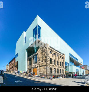 La Glasgow School of Art di Glasgow in Scozia che mostra il nuovo edificio di Reid dal west end di Renfrew Street. Foto Stock