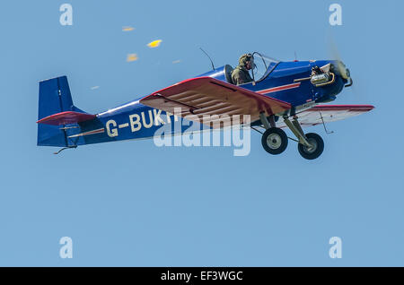 Il Turbulent display Team del Tiger Club è una delle squadre di esibizione di volo più consolidate al mondo, iniziata nel 1959. Esplosione del palloncino Foto Stock