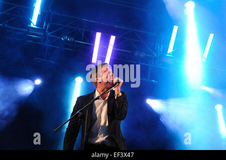 Barcellona - 30 maggio: Il Walkmen (BAND) esegue presso l'Arc de Triomf gratuitamente il 30 maggio 2012 a Barcellona, Spagna. Foto Stock