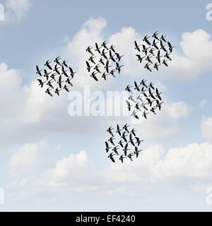 Rete mobile e il concetto di comunicazione come gruppi organizzati di squadre di oche in volo il gregge che si spostano assieme come una metafora di business per la gestione del lavoro di squadra. Foto Stock
