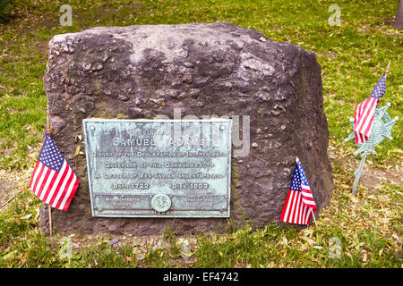 Lapide sulla tomba di Samuel Adams, vecchio granaio di seppellimento di massa, Tremont Street, Boston, Massachusetts, STATI UNITI D'AMERICA Foto Stock