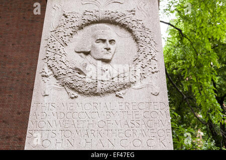 Lapide sulla tomba di John Hancock, vecchio granaio di seppellimento di massa, Tremont Street, Boston, Massachusetts, STATI UNITI D'AMERICA Foto Stock