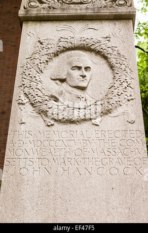 Lapide sulla tomba di John Hancock, vecchio granaio di seppellimento di massa, Tremont Street, Boston, Massachusetts, STATI UNITI D'AMERICA Foto Stock