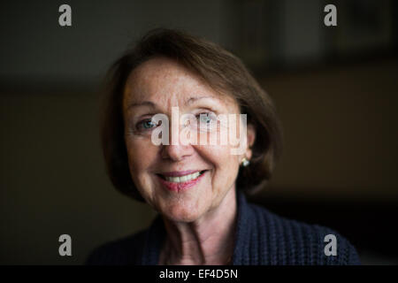 Cracovia in Polonia. 26 gen, 2015. Survivor Eva Umlauf da Monaco di Baviera (Germania) in posa per una fotografia in vista delle prossime settantesimo anniversario della liberazione del campo di Auschwitz-Birkenau KL in una camera di hotel a Cracovia, Polonia, 26 gennaio 2015. Foto: Rolf Vennenbernd/dpa/Alamy Live News Foto Stock