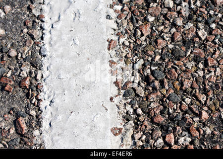 Asfalto con la linea bianca Foto Stock