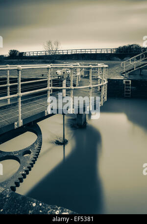 Bloccare i cancelli, Lydney canal. Foto Stock