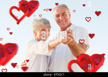 Immagine composita della coppia senior balli sulla spiaggia Foto Stock