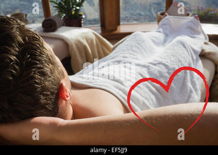 Immagine composita di montare l'uomo di relax presso il centro termale Foto Stock