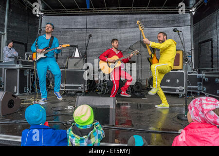 Pollaponk- islandese punk band, eseguire durante un festival estivo a Reykjavik, Islanda. Foto Stock