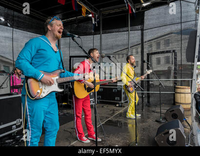 Pollaponk- islandese punk band, eseguire durante un festival estivo a Reykjavik, Islanda. Foto Stock