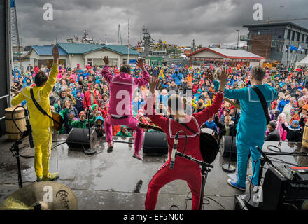 Pollaponk- islandese punk band, eseguire durante un festival estivo a Reykjavik, Islanda. Foto Stock