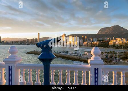 La baia di Benidorm come visto da uno dei suoi punti di vista del punto di riferimento Foto Stock