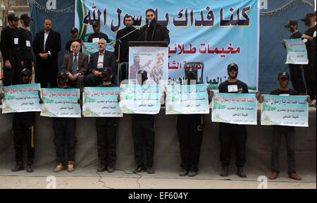 La città di Gaza, Striscia di Gaza, Territori palestinesi. 27 gennaio, 2015. Senior leader di Hamas Ismail Haniyeh assiste una protesta a sostegno del Profeta Maometto in Gaza City il 27 gennaio 2015 Credit: Ashraf Amra/immagini APA/ZUMA filo/Alamy Live News Foto Stock