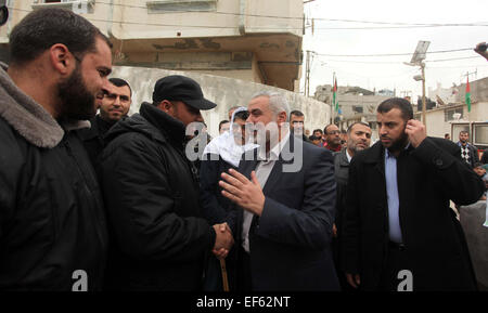 La città di Gaza, Striscia di Gaza, Territori palestinesi. 27 gennaio, 2015. Senior leader di Hamas Ismail Haniyeh assiste una protesta a sostegno del Profeta Maometto in Gaza City il 27 gennaio 2015 Credit: Ashraf Amra/immagini APA/ZUMA filo/Alamy Live News Foto Stock