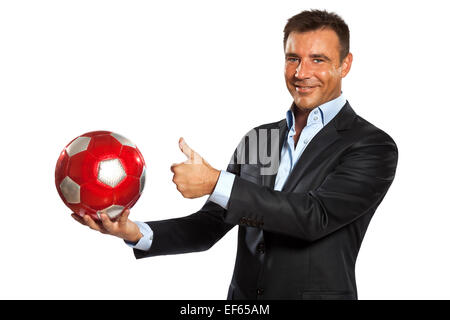 Un caucasian business man holding mostra pallone da calcio in studio isolato su sfondo bianco Foto Stock